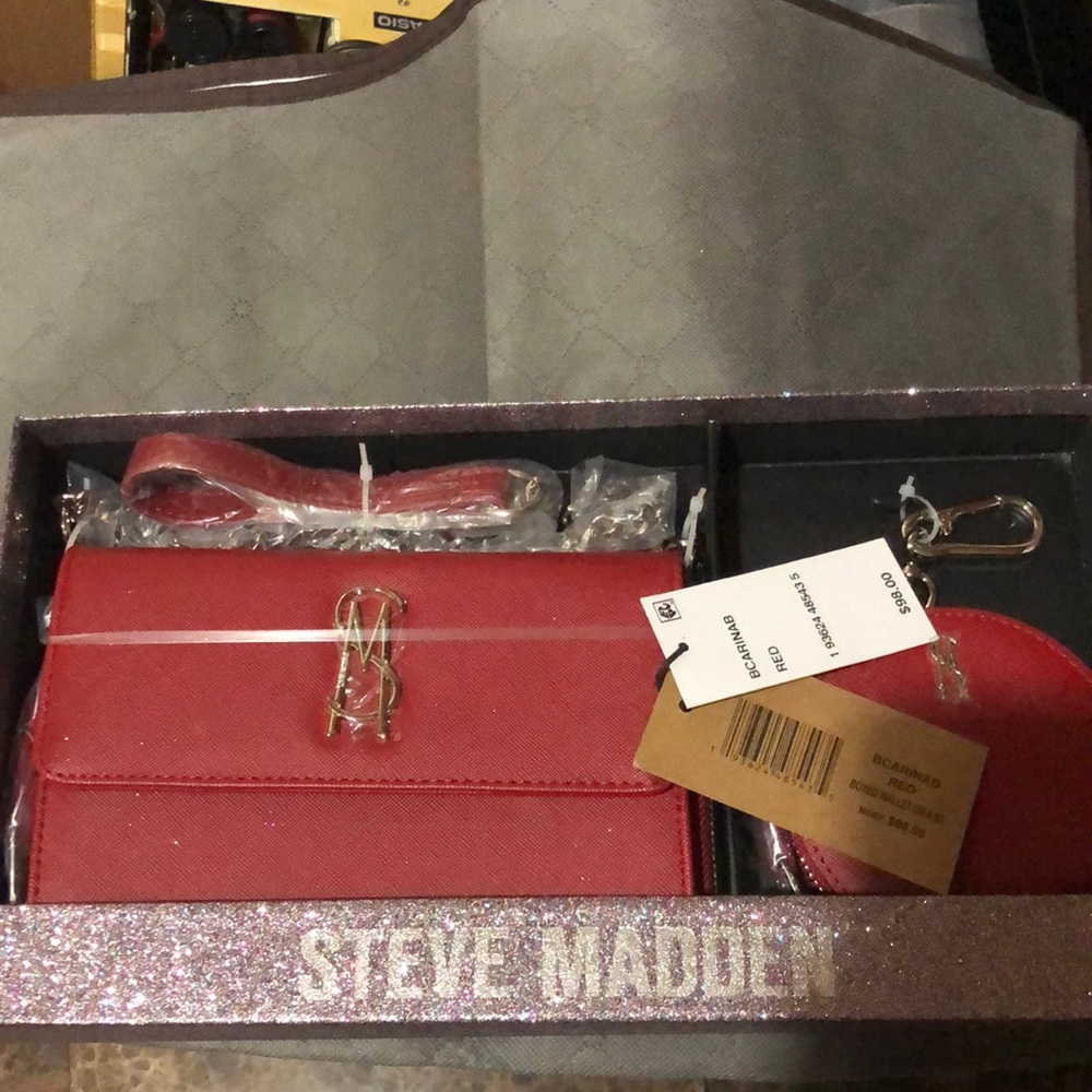 Steve Madden Boxed Carina Crossbody Wallet